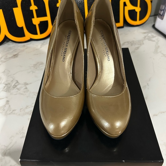 Christian Siriano Metallic Gold Heels - Picture 2 of 5